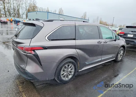 2021 Toyota Sienna z USA, uszkodzony, nr VIN 5TDKRKEC6MS049624